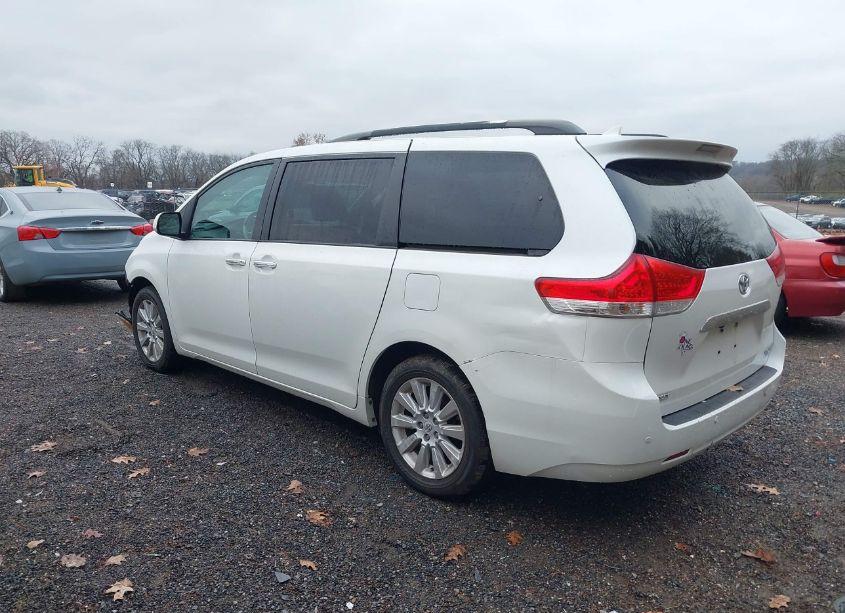 Photo 3 of 2011 Toyota Sienna XLE/LIMITED (VIN 5TDDK3DC8BS014388)
