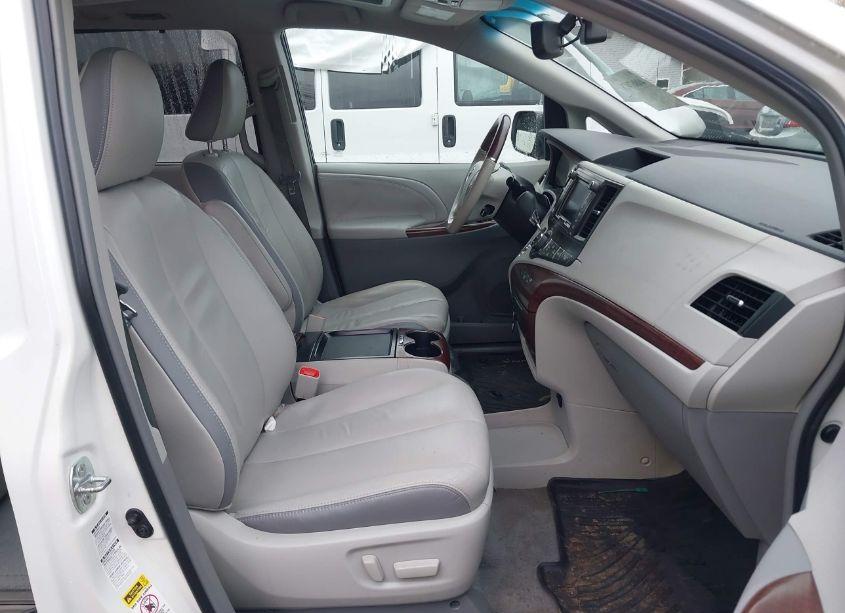 Photo 5 of 2011 Toyota Sienna XLE/LIMITED (VIN 5TDDK3DC8BS014388)
