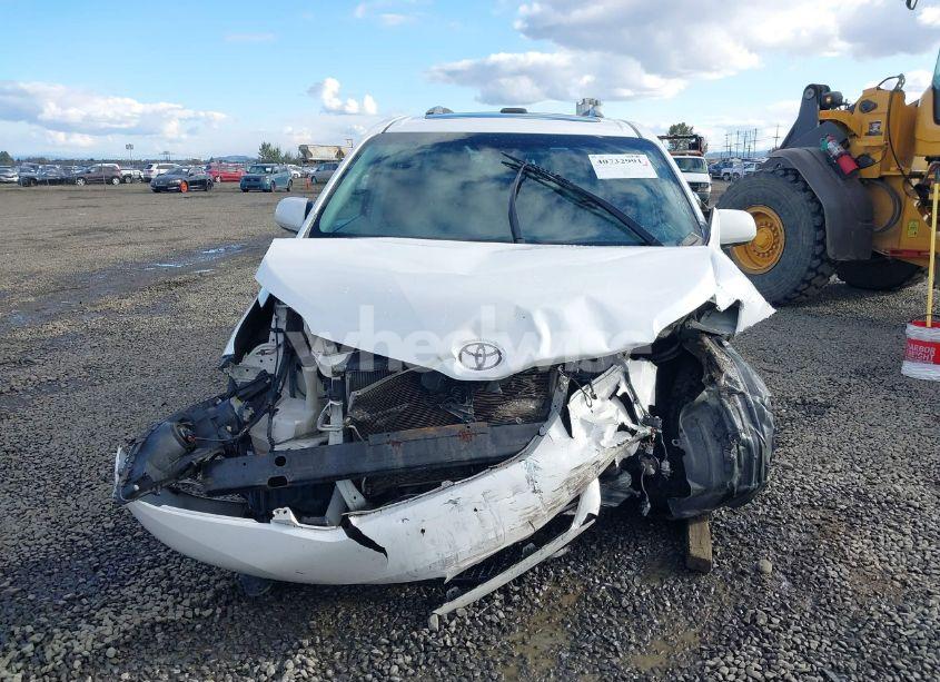 Photo 11 of 2011 Toyota Sienna XLE/LIMITED (VIN 5TDDK3DC8BS021003)