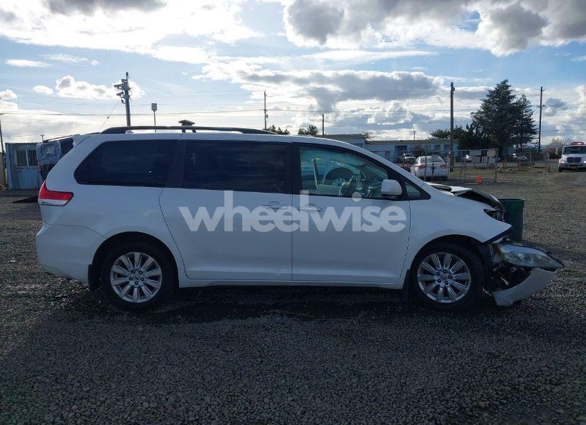 Photo 12 of 2011 Toyota Sienna XLE/LIMITED (VIN 5TDDK3DC8BS021003)