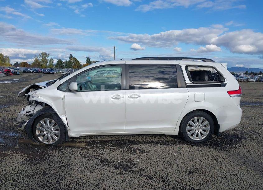 Photo 13 of 2011 Toyota Sienna XLE/LIMITED (VIN 5TDDK3DC8BS021003)