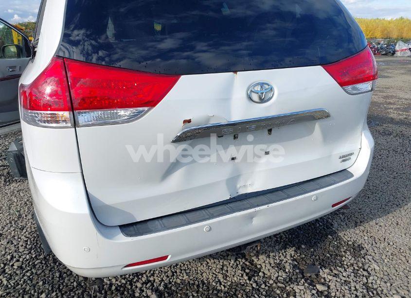 Photo 17 of 2011 Toyota Sienna XLE/LIMITED (VIN 5TDDK3DC8BS021003)