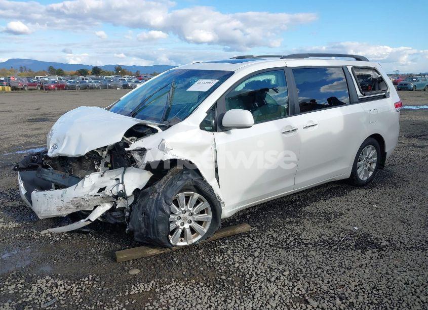 Photo 2 of 2011 Toyota Sienna XLE/LIMITED (VIN 5TDDK3DC8BS021003)