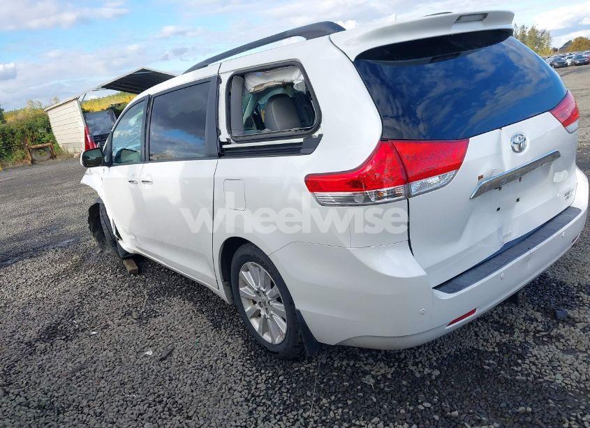 Photo 3 of 2011 Toyota Sienna XLE/LIMITED (VIN 5TDDK3DC8BS021003)
