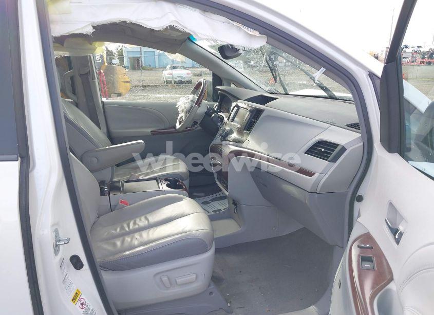 Photo 5 of 2011 Toyota Sienna XLE/LIMITED (VIN 5TDDK3DC8BS021003)