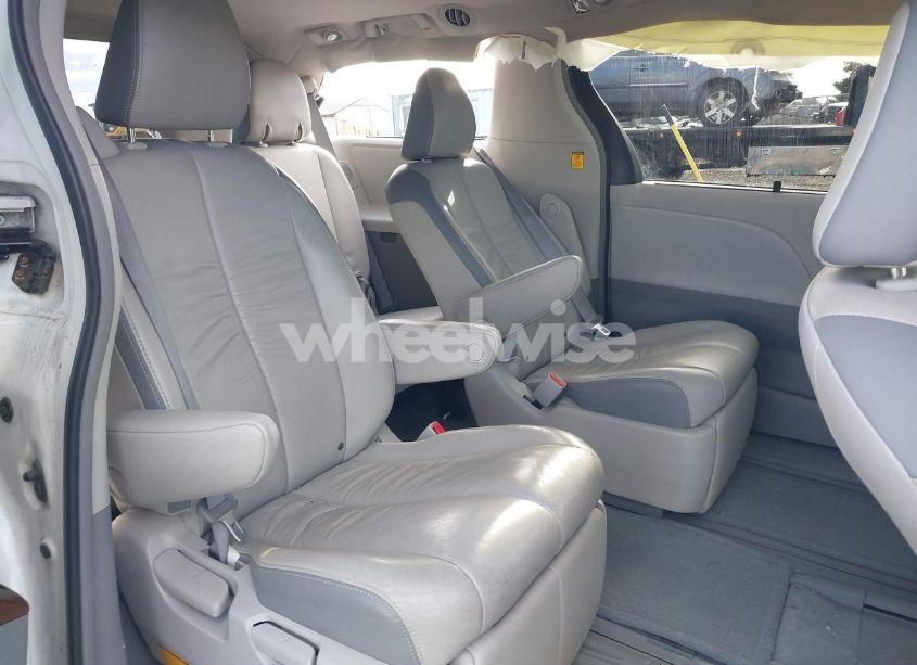 Photo 8 of 2011 Toyota Sienna XLE/LIMITED (VIN 5TDDK3DC8BS021003)
