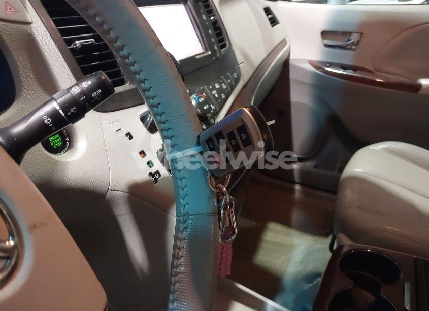 Photo 11 of 2011 Toyota Sienna XLE/LIMITED (VIN 5TDDK3DC8BS026606)