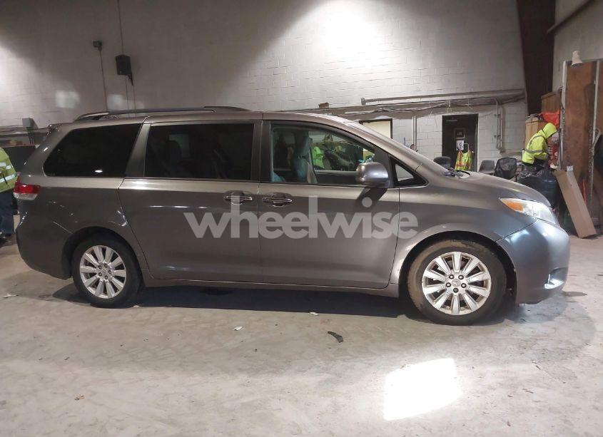 Photo 13 of 2011 Toyota Sienna XLE/LIMITED (VIN 5TDDK3DC8BS026606)