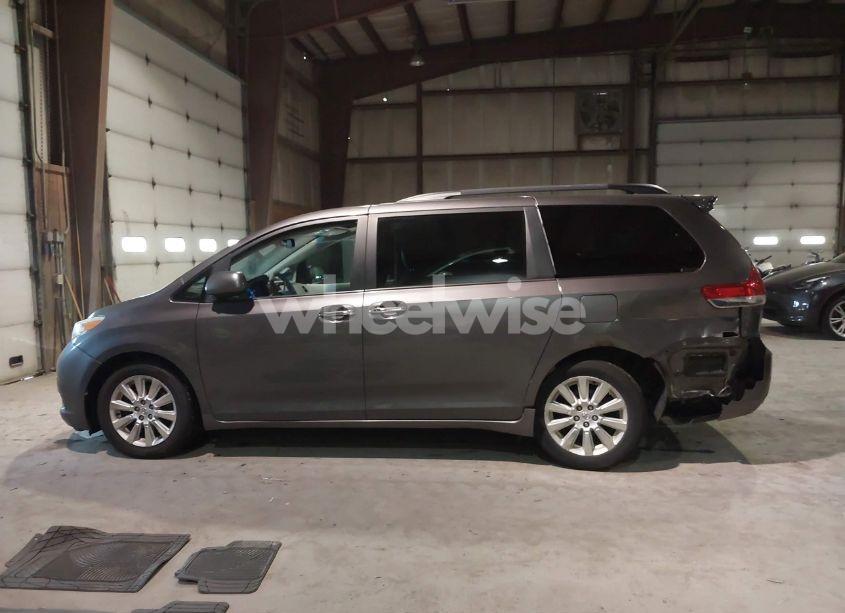 Photo 14 of 2011 Toyota Sienna XLE/LIMITED (VIN 5TDDK3DC8BS026606)