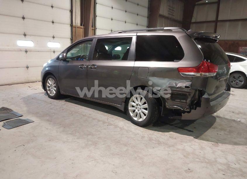 Photo 3 of 2011 Toyota Sienna XLE/LIMITED (VIN 5TDDK3DC8BS026606)
