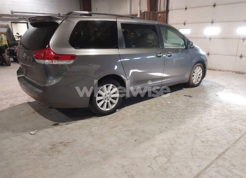 Photo 4 of 2011 Toyota Sienna XLE/LIMITED (VIN 5TDDK3DC8BS026606)
