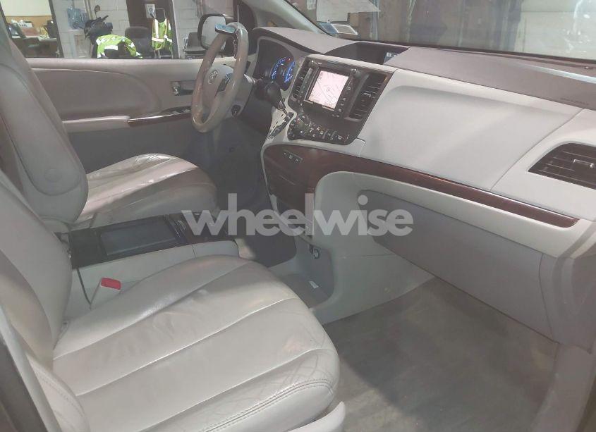 Photo 5 of 2011 Toyota Sienna XLE/LIMITED (VIN 5TDDK3DC8BS026606)