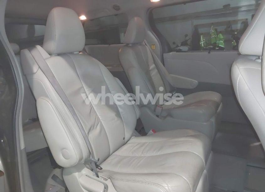 Photo 8 of 2011 Toyota Sienna XLE/LIMITED (VIN 5TDDK3DC8BS026606)