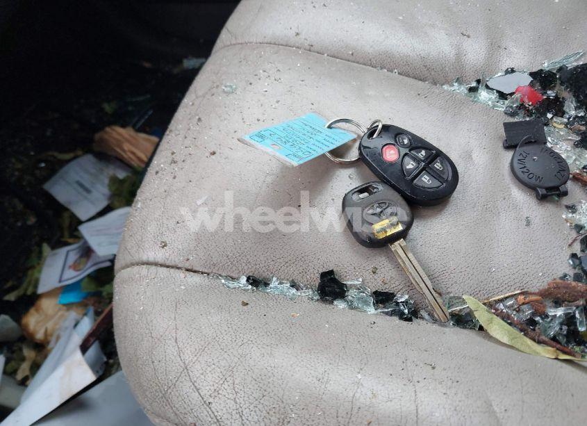 Photo 11 of 2012 Toyota Sienna XLE 7 PASSENGER (VIN 5TDDK3DC8CS044847)