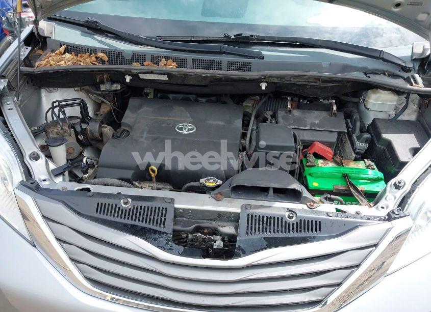 Photo 10 of 2013 Toyota Sienna XLE 7 PASSENGER (VIN 5TDDK3DC8DS059592)