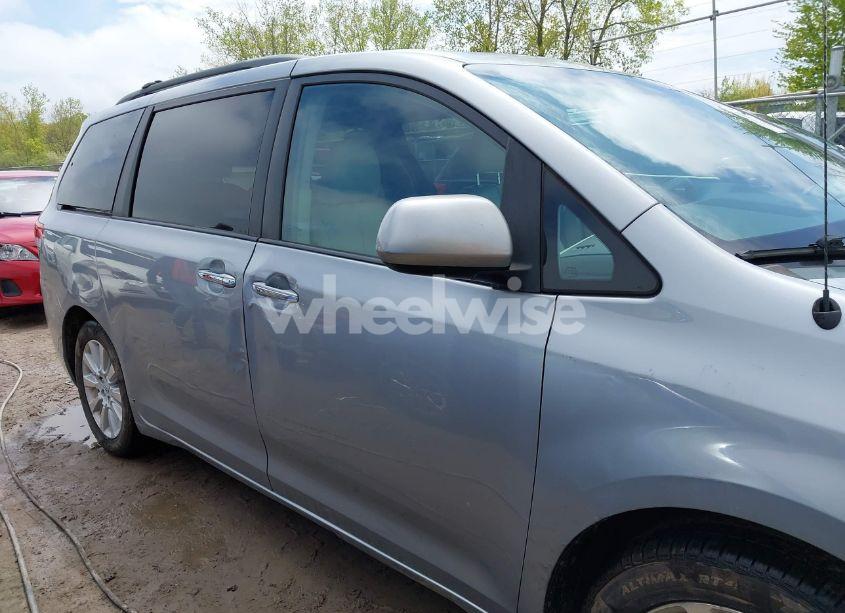 Photo 13 of 2013 Toyota Sienna XLE 7 PASSENGER (VIN 5TDDK3DC8DS059592)