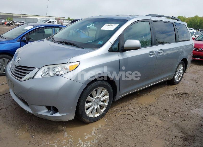 Photo 2 of 2013 Toyota Sienna XLE 7 PASSENGER (VIN 5TDDK3DC8DS059592)