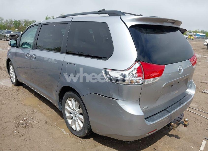 Photo 3 of 2013 Toyota Sienna XLE 7 PASSENGER (VIN 5TDDK3DC8DS059592)