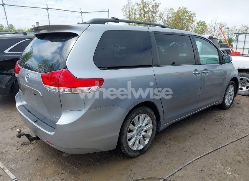 Photo 4 of 2013 Toyota Sienna XLE 7 PASSENGER (VIN 5TDDK3DC8DS059592)