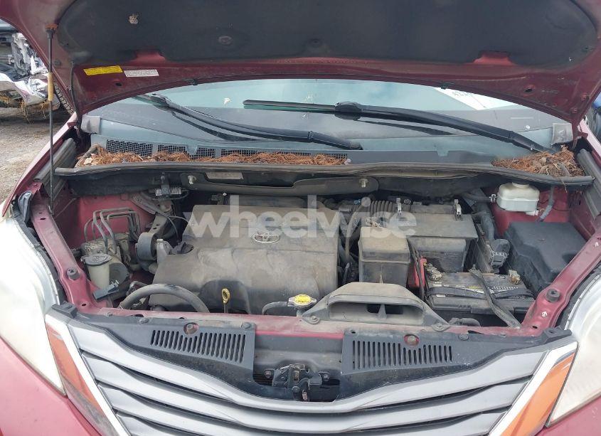 Photo 10 of 2014 Toyota Sienna XLE 7 PASSENGER (VIN 5TDDK3DC8ES076877)