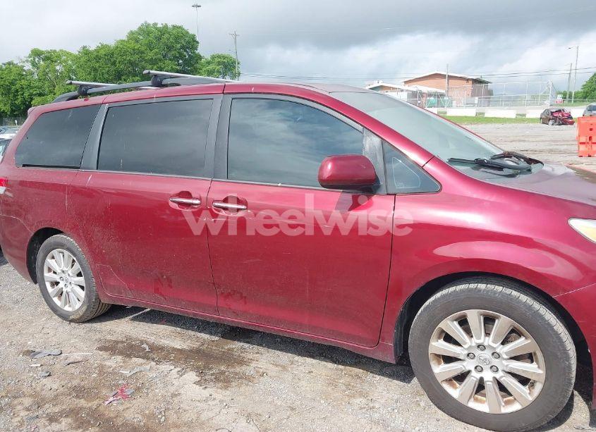 Photo 13 of 2014 Toyota Sienna XLE 7 PASSENGER (VIN 5TDDK3DC8ES076877)