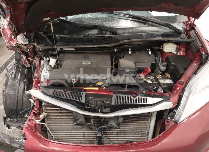 Photo 10 of 2014 Toyota Sienna XLE/LIMITED (VIN 5TDDK3DC8ES079682)