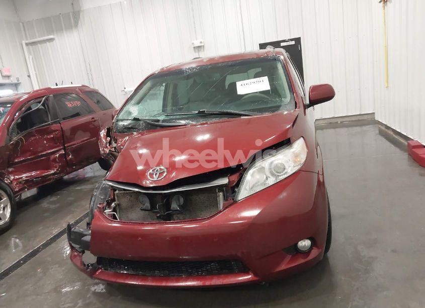 Photo 11 of 2014 Toyota Sienna XLE/LIMITED (VIN 5TDDK3DC8ES079682)