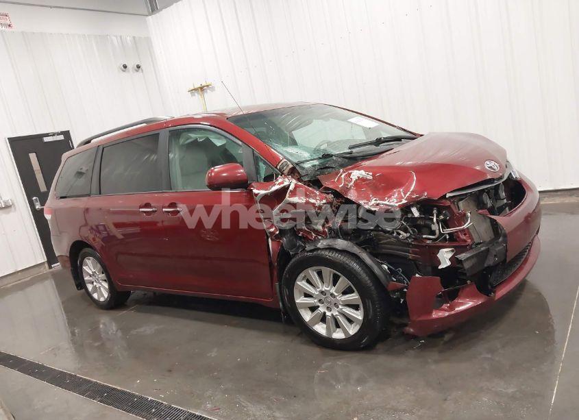 Photo 12 of 2014 Toyota Sienna XLE/LIMITED (VIN 5TDDK3DC8ES079682)