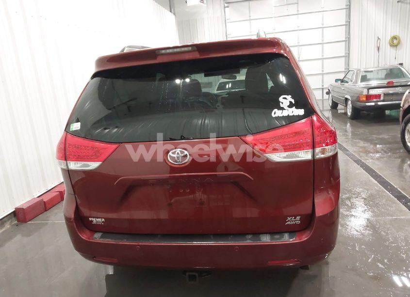 Photo 15 of 2014 Toyota Sienna XLE/LIMITED (VIN 5TDDK3DC8ES079682)