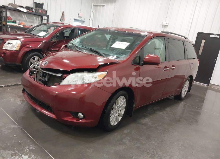Photo 2 of 2014 Toyota Sienna XLE/LIMITED (VIN 5TDDK3DC8ES079682)