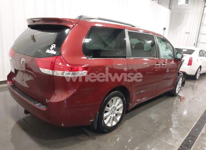 Photo 4 of 2014 Toyota Sienna XLE/LIMITED (VIN 5TDDK3DC8ES079682)
