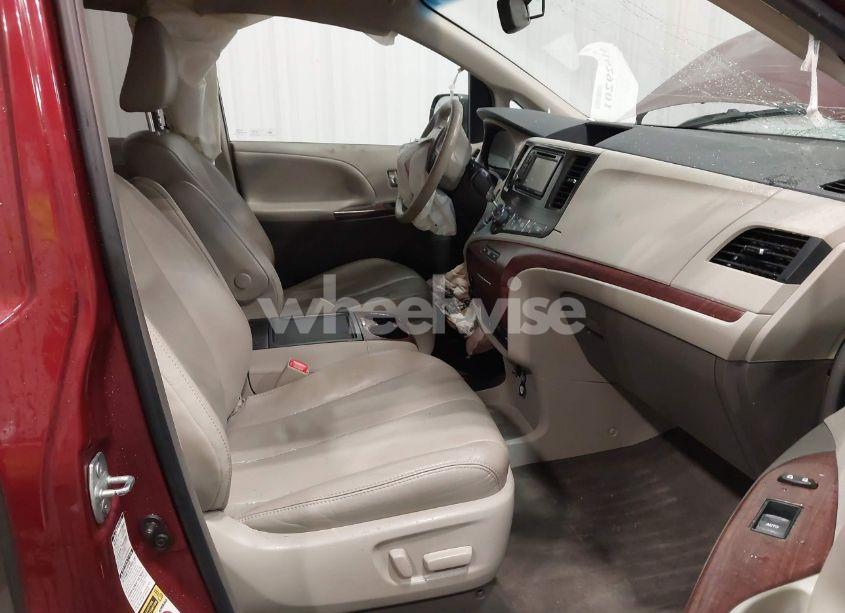 Photo 5 of 2014 Toyota Sienna XLE/LIMITED (VIN 5TDDK3DC8ES079682)