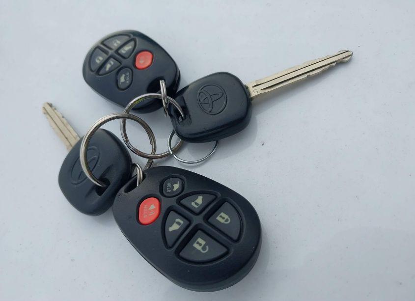 Photo 11 of 2011 Toyota Sienna XLE (VIN 5TDDK3DC9BS004906)