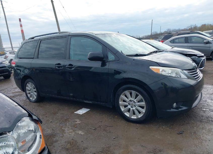 Photo 13 of 2011 Toyota Sienna XLE (VIN 5TDDK3DC9BS004906)