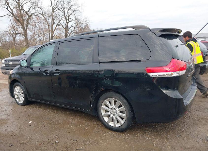 Photo 14 of 2011 Toyota Sienna XLE (VIN 5TDDK3DC9BS004906)