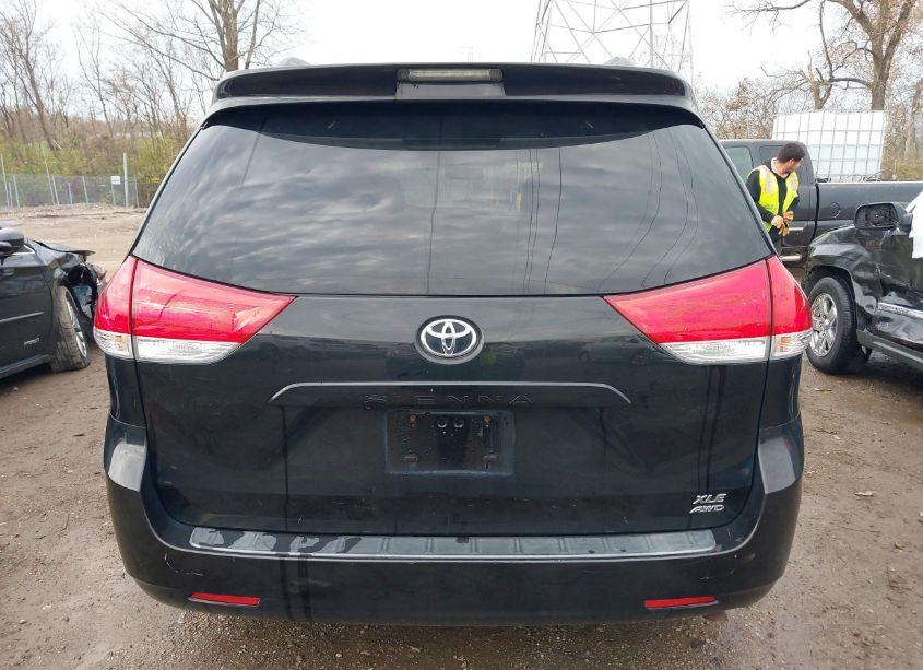 Photo 16 of 2011 Toyota Sienna XLE (VIN 5TDDK3DC9BS004906)