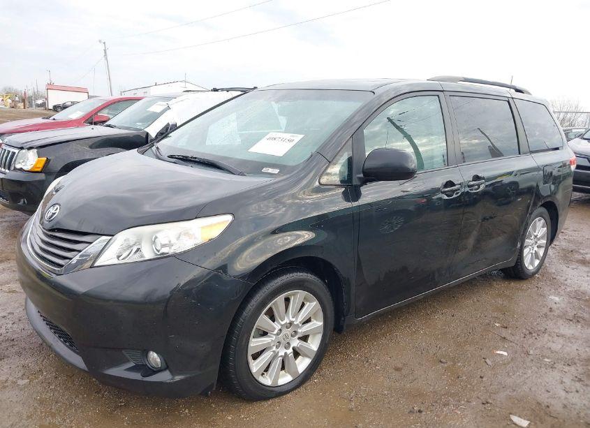 Photo 2 of 2011 Toyota Sienna XLE (VIN 5TDDK3DC9BS004906)