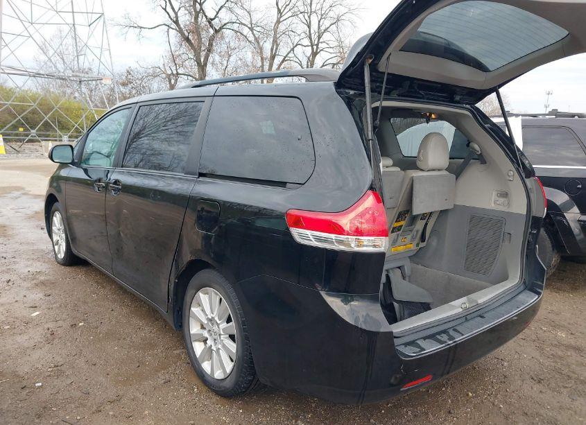 Photo 3 of 2011 Toyota Sienna XLE (VIN 5TDDK3DC9BS004906)