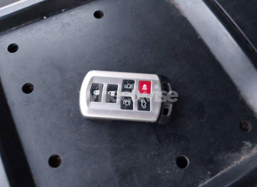 Photo 11 of 2012 Toyota Sienna XLE 7 PASSENGER (VIN 5TDDK3DC9CS037616)