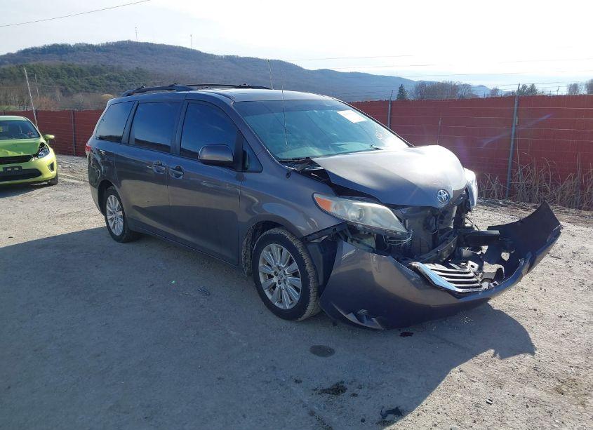 2012 Toyota Sienna XLE 7 PASSENGER (VIN 5TDDK3DC9CS038927) main photo