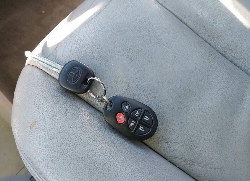 Photo 11 of 2012 Toyota Sienna XLE 7 PASSENGER (VIN 5TDDK3DC9CS038927)