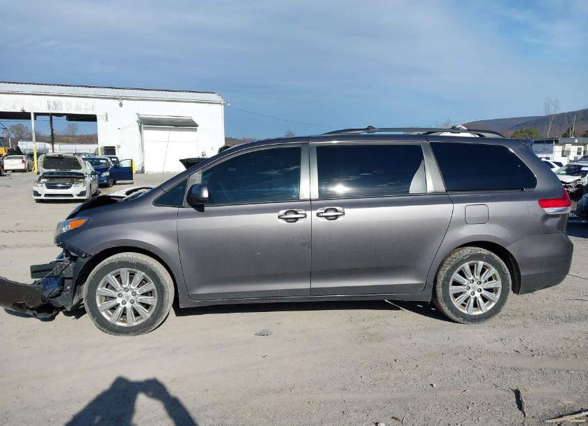 Photo 14 of 2012 Toyota Sienna XLE 7 PASSENGER (VIN 5TDDK3DC9CS038927)