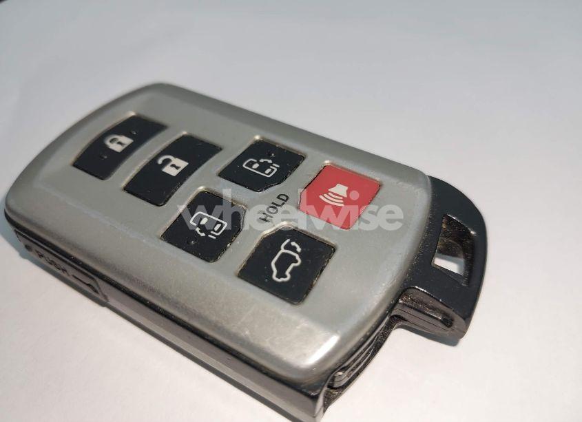 Photo 11 of 2012 Toyota Sienna XLE/LIMITED (VIN 5TDDK3DC9CS042847)