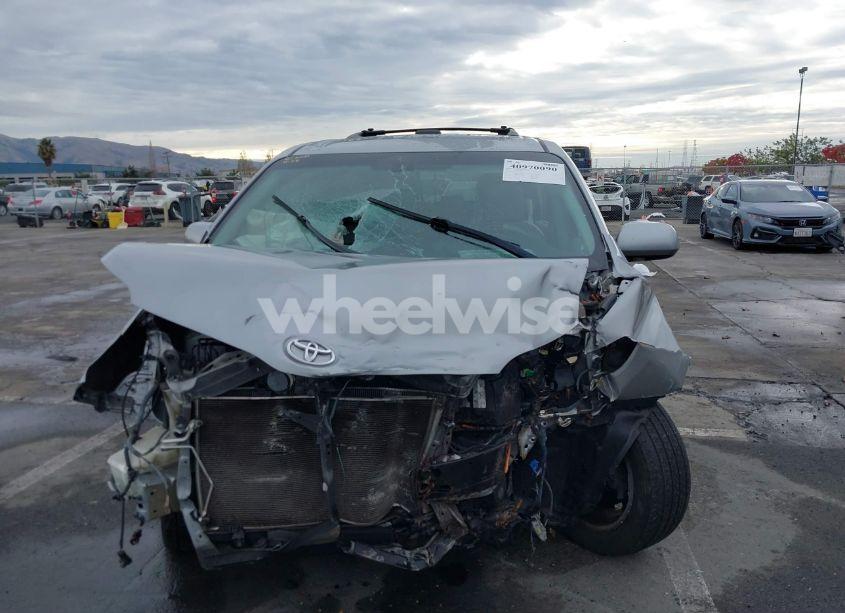 Photo 13 of 2012 Toyota Sienna XLE/LIMITED (VIN 5TDDK3DC9CS042847)