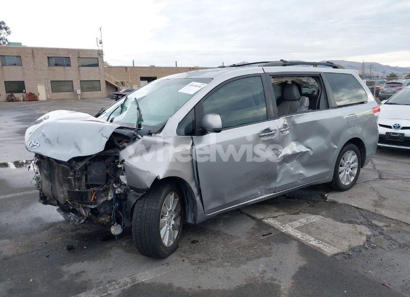 Photo 2 of 2012 Toyota Sienna XLE/LIMITED (VIN 5TDDK3DC9CS042847)