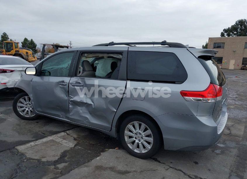 Photo 3 of 2012 Toyota Sienna XLE/LIMITED (VIN 5TDDK3DC9CS042847)