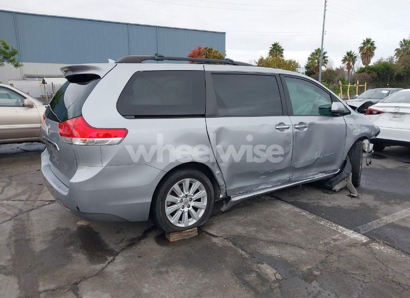 Photo 4 of 2012 Toyota Sienna XLE/LIMITED (VIN 5TDDK3DC9CS042847)