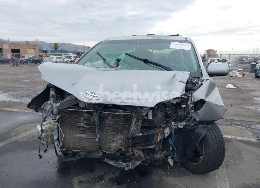 Photo 6 of 2012 Toyota Sienna XLE/LIMITED (VIN 5TDDK3DC9CS042847)