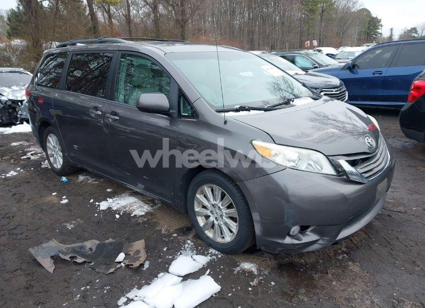 2012 Toyota Sienna XLE/LIMITED (VIN 5TDDK3DC9CS047014) main photo
