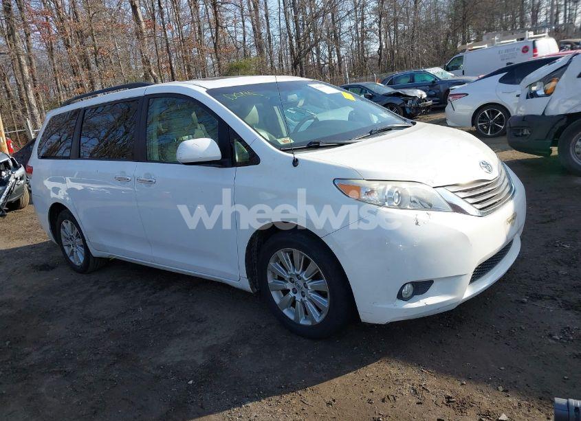 2014 Toyota Sienna XLE/LIMITED (VIN 5TDDK3DC9ES081022) main photo
